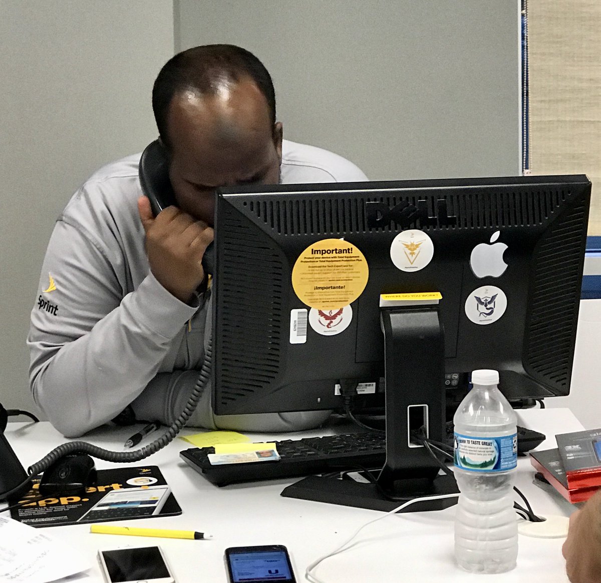 Elmi making it happen! Adios, Verizon!
#rookieoftheyear
#upgradeyourlife
@DCalzone77 <a href="/LangerSprint/">Luke Langer</a>
