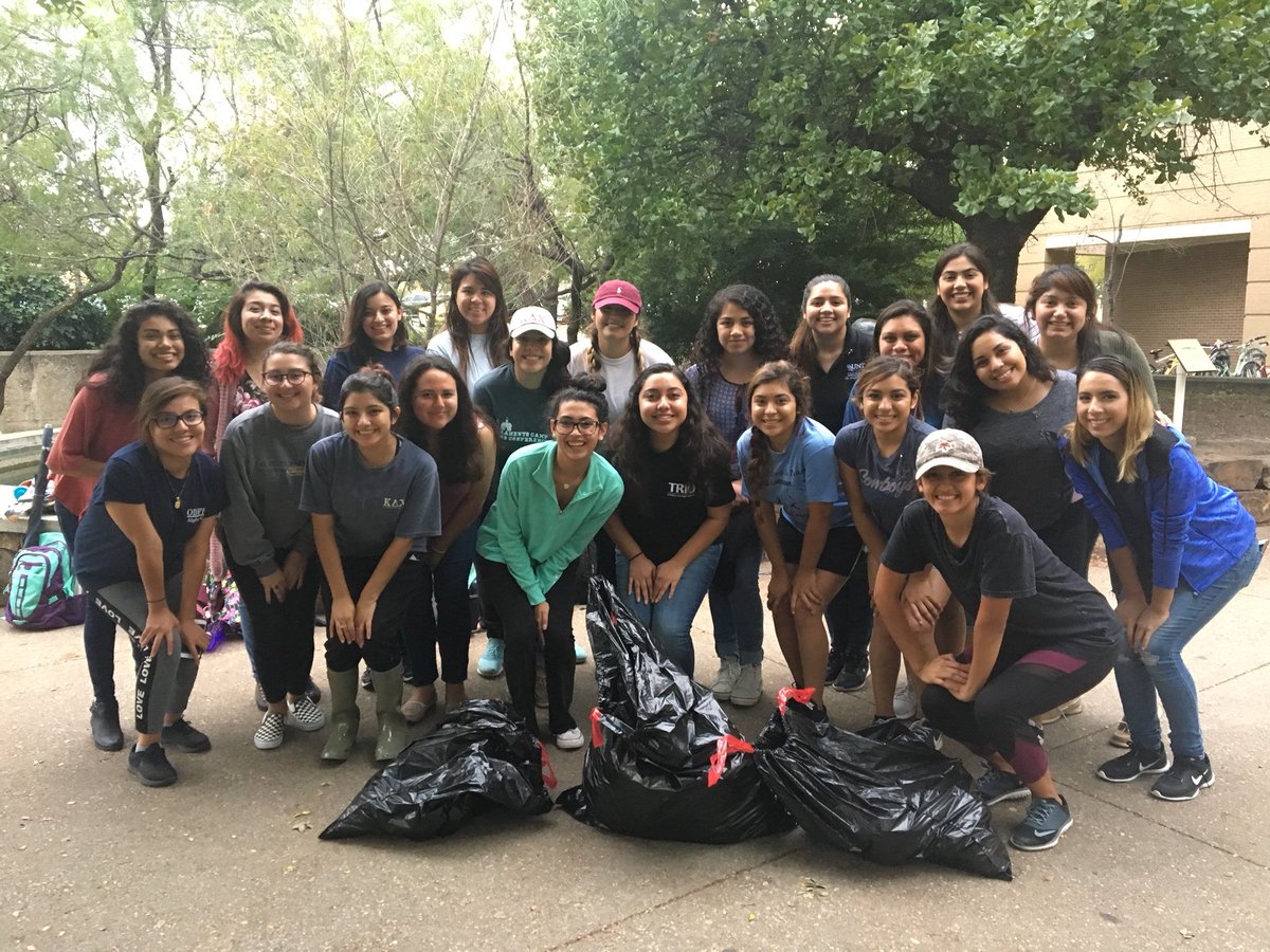 UNT_KDChi's tweet photo. KDChi Adopt A Block π§ Working hard to give back to the community πͺπ» #kdchi #alphaupsilon #unitedthroughserviceπ§π https://t.co/1OFlaS9yiJ