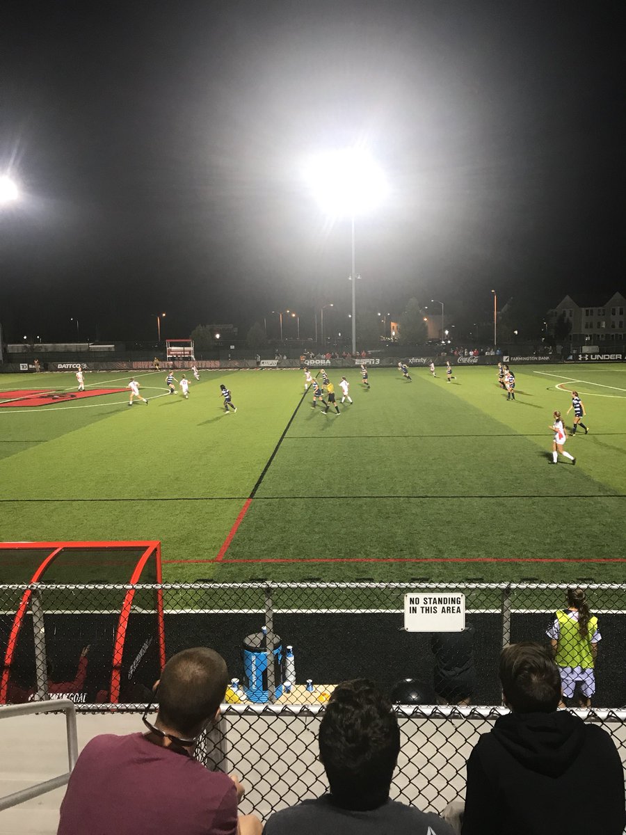 UhartProMin's tweet photo. Supporting our lady hawks @HartfordHawks https://t.co/qUXXmXh1ue