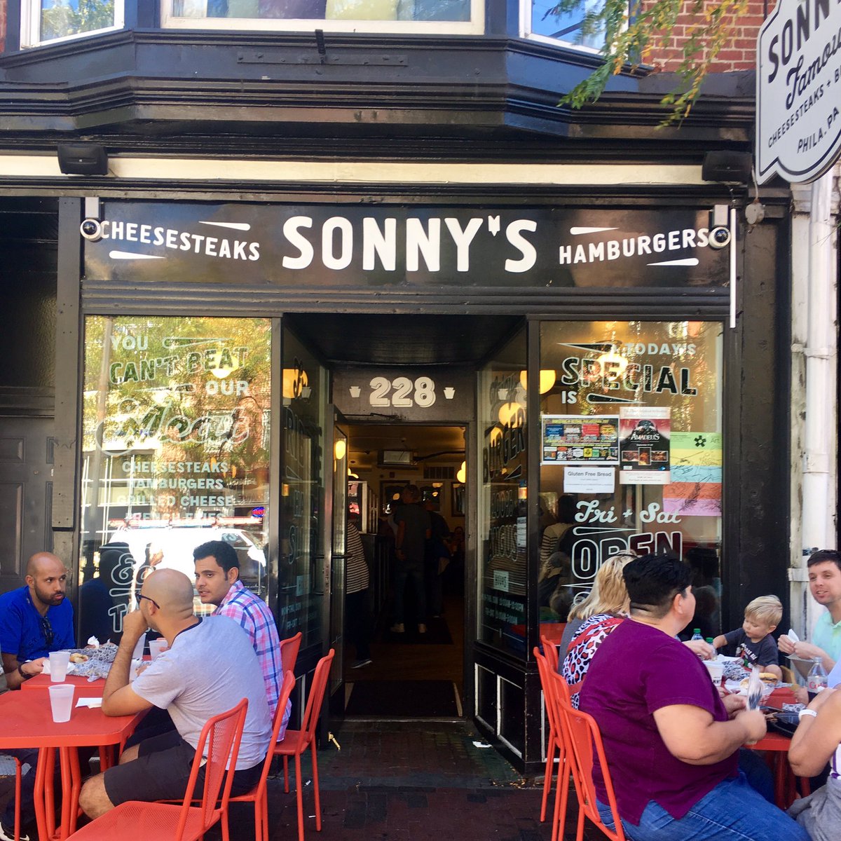 spickynittal's tweet photo. It'd be rude not to #Philadelphia #cheesesteak #whizwith #sonnys @SonnysSteaks 🇺🇸🥖🧀 https://t.co/5gaDDbRCJT