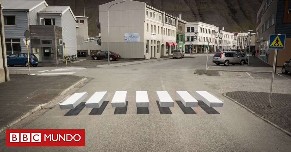 bbcmundo's tweet photo. El paso de cebra de Islandia que engaña al cerebro para que los conductores frenen https://t.co/PZm1qTcswQ https://t.co/xRWW23JhiG