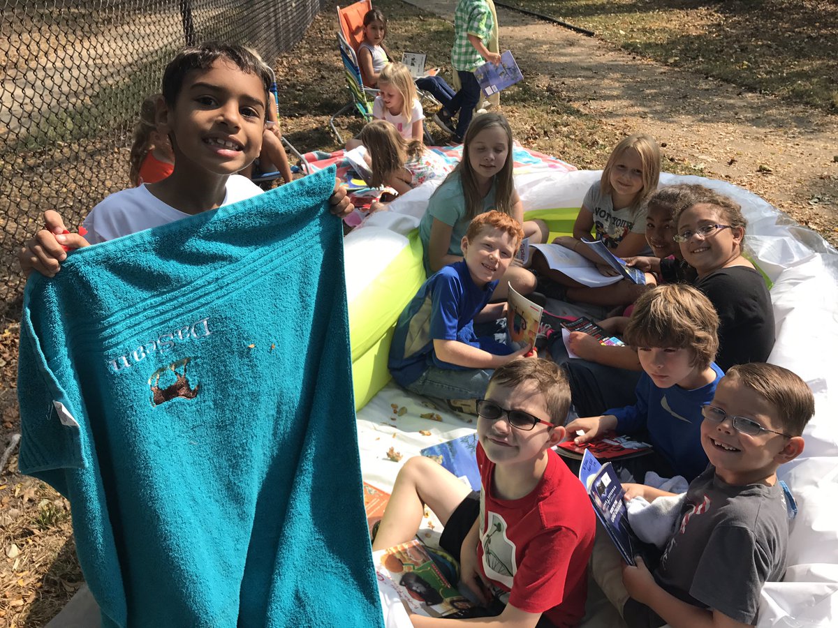 MrsAdams2ndGr's tweet photo. Reading on Lilly pads in our "pond" with buddies #Right2Readweek #read20 #hopintoreading #iluvourschool #WeRPrexies #bheleaders https://t.co/Wtw6aAzsoO