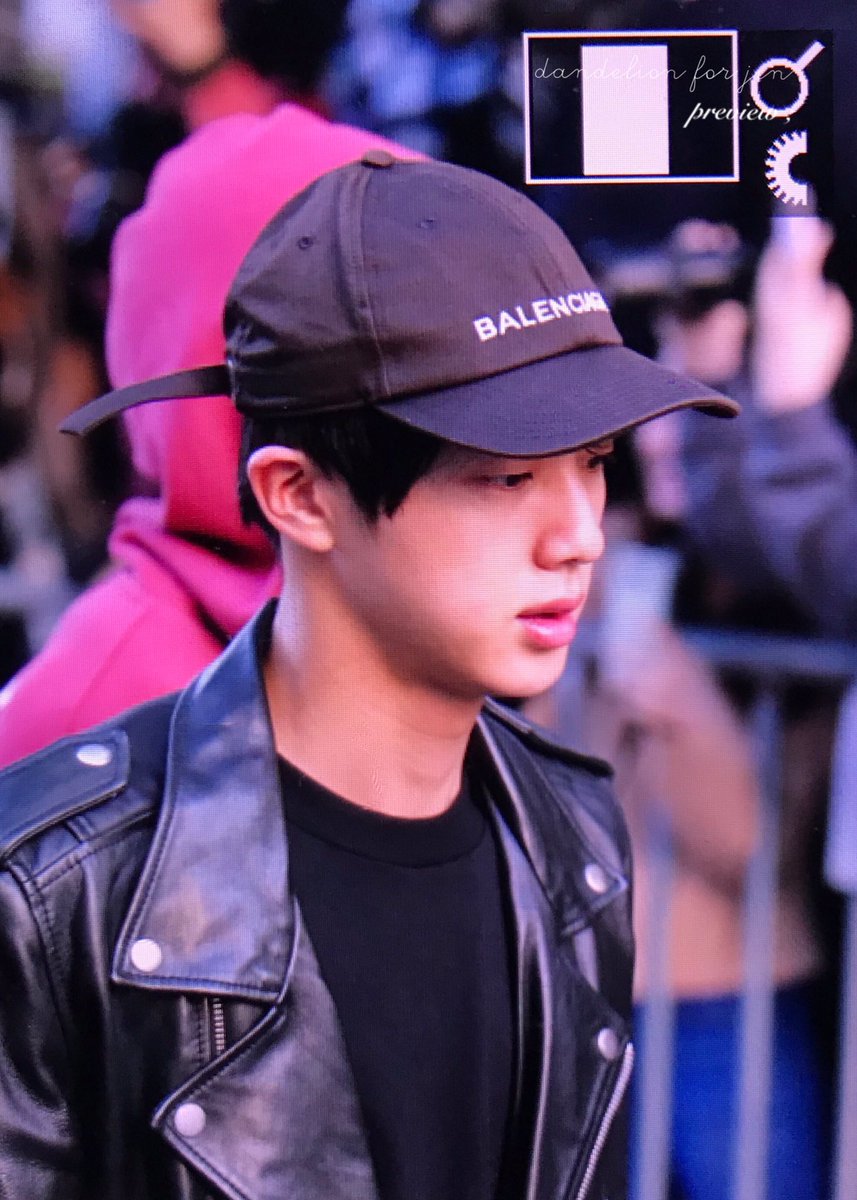 _armyuniverse's tweet photo. 170929 BTS Mubank #JIN #석진 #BTS #진 
© jinspoonfull https://t.co/zdIwlv29FR