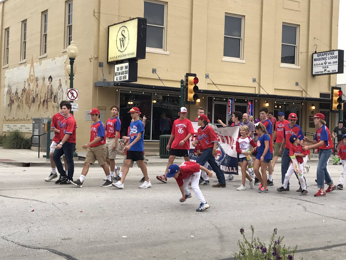 2017 Homecoming Parade. Field of Dreams ⚾️