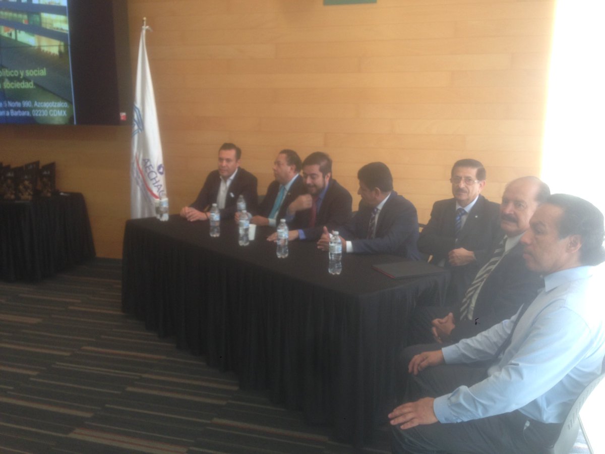 elcambioempiez2's tweet photo. El Dip. @vidallerenas en el Congreso Internacional de empresarios y ciudades hermanas organizado por AECHAC en @tecnoparquemx #Azcapotzalco https://t.co/7vq7xryUli