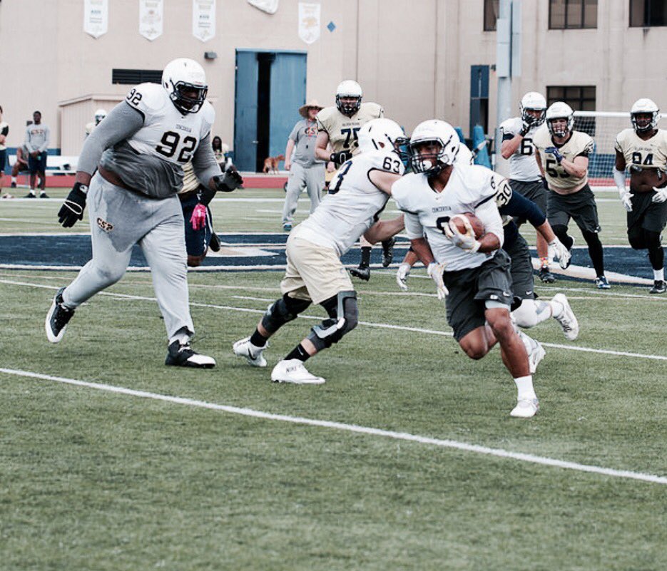 Shaq_johnson37's tweet photo. Road to Glory🏈💰👀💪🏽💨💨 https://t.co/y9siJOrcSK
