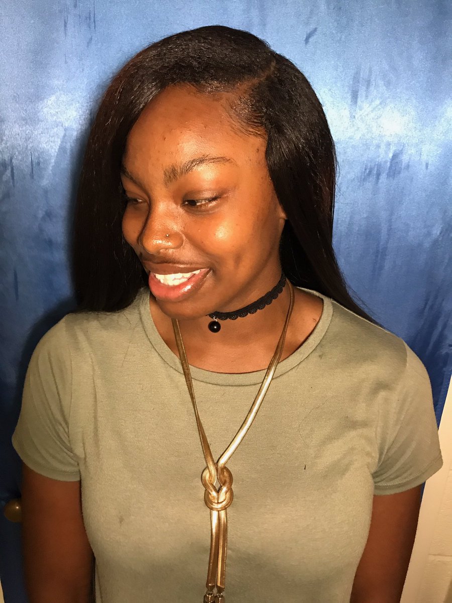 TeaStylesHair's tweet photo. Traditional side-part & she is natural 😍 peep that blend. She was #StyledbyTea ✨💙 https://t.co/JtbJVxyVaF