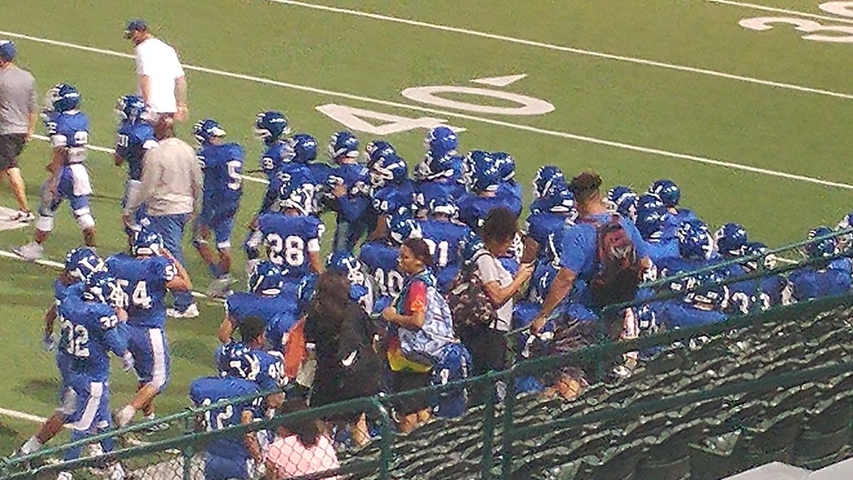 MathManCalc's tweet photo. JV Football shut out Nimitz!  Good job Gophers! https://t.co/SSxdjUFF2r
