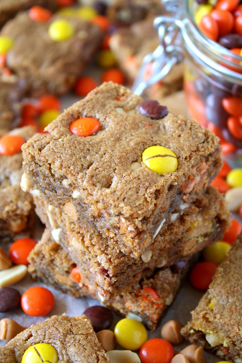 CakePantsLady's tweet photo. Gotta love easy recipes that feed a crowd! These #peanutbutter #butterscotch blondies will be gone in a flash. https://t.co/ekM3NS2uHb https://t.co/SWbRB5pkB3
