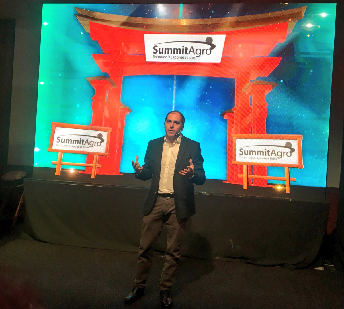 bsasoc's tweet photo. "#SummitAgro Mares: "Somos el primer país en Latinoamérica donde se está lanzando #Axeev" SummitAgroAr https://t.co/lwmeDorKPT"