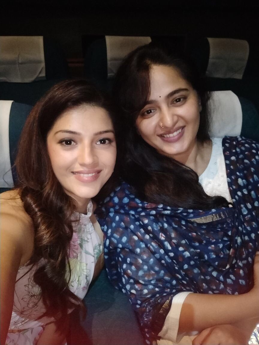 Mehreenpirzada's tweet photo. Watched 1st Show of #Mahanubhavudu with my favourite Sweety Garu 😀😀😀 Indeed a special moment💃 #InTheatrestoday https://t.co/5n755DogIw