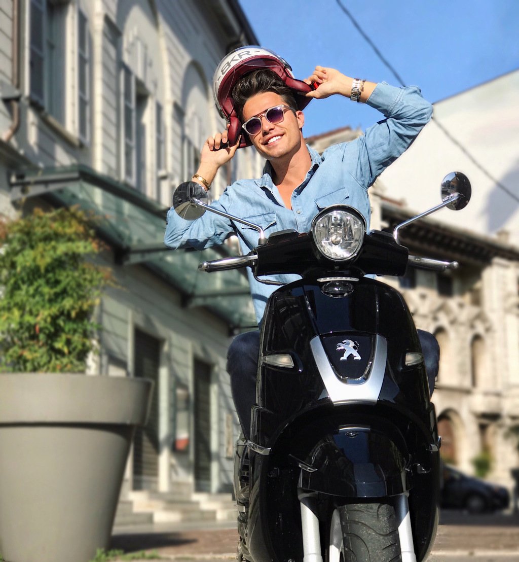 AleMagni_AM's tweet image. Peugeot Scooter Italia – #MyDjango alessandromagni.com/2017/09/29/peu…