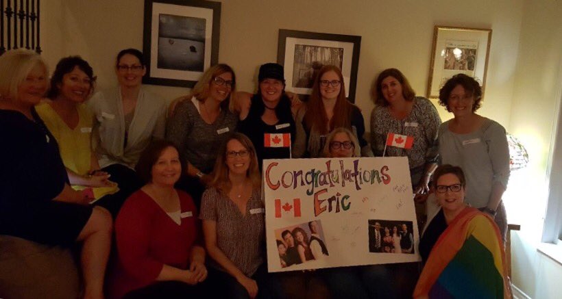 EricMcCormack's tweet image. My darlin' sister @elliemccormack6 and her friends, ready for 9 pm! That's in 10 mins, east coast! #WillAndGrace