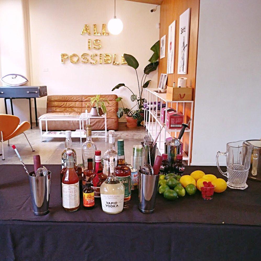 NaturalMixology's tweet image. #ThrowbackThursday to this wonderful class at the amazing @TheSpiritGuild  If you haven’t been you’re missing out! #cocktailmakingclass #tbt