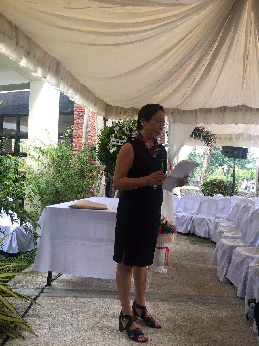 jpsoriano's tweet photo. Family, friends &amp; supporters of the late Sen. Miriam Defensor-Santiago gather @ Loyola memorial to commemorate her 1st death anniversary. https://t.co/0TZWZP6Tot