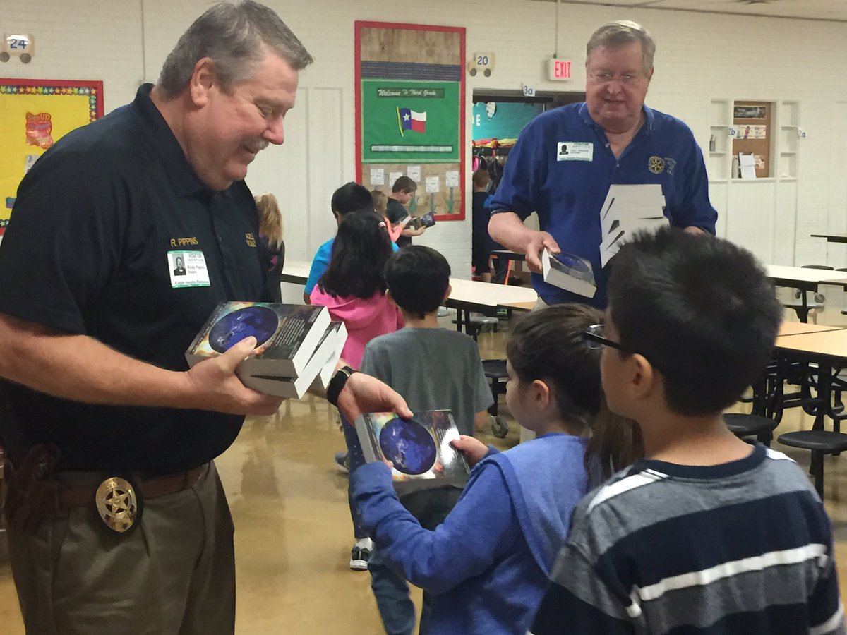 amyrollmann's tweet photo. Thanks Azle Rotary Club for giving every 3rd grader a dictionary #azleISDway #EHfutureofTX https://t.co/l7xZQ8WlQ4
