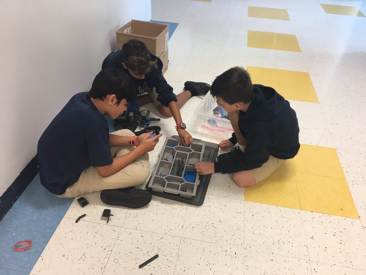 NSESIBK8's tweet photo. Experimenting the power of Hands-on-learning!#EmpoweringStudents #eager2learn @MDCPSNorth @STEMDesignation @MDCPSSTEAM https://t.co/8xDnKyAu9w