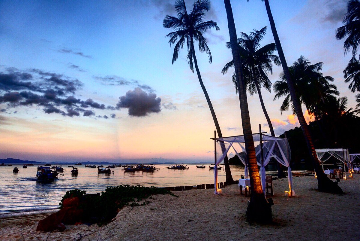 EMGrayx's tweet photo. Thailand you are incredible 📍❤️ https://t.co/BWUFgFEdxZ