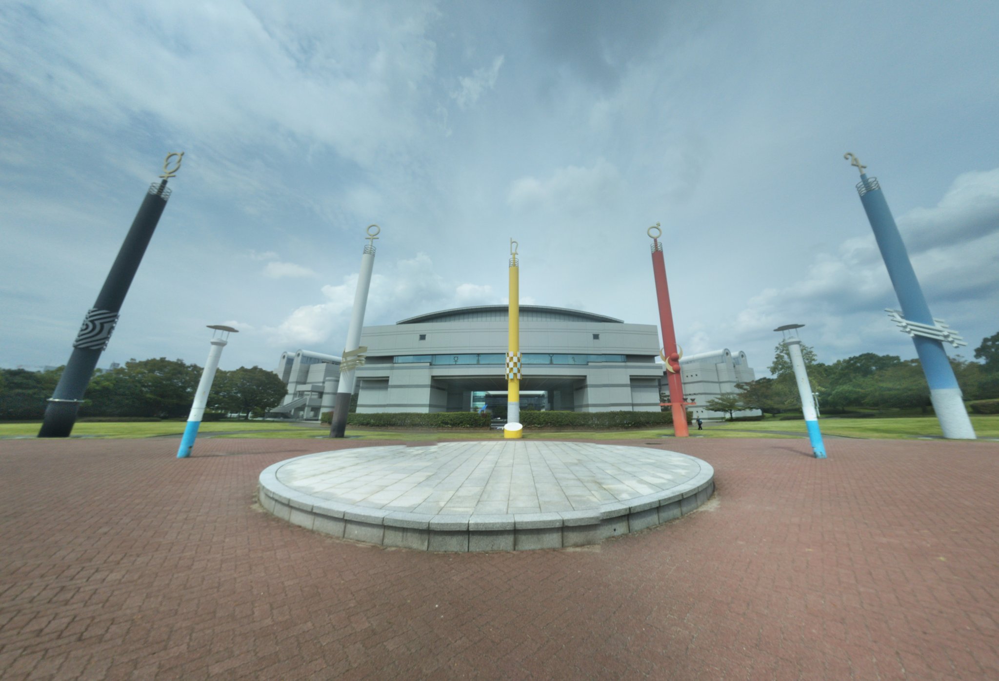 Reminy No Twitter 直江津高校のモデル名古屋国際会議場に行ってきた 重厚感のある建物でそのカッコよさに圧倒された 名古屋の中で最も好きな建築のひとつだな 化物語 物語シリーズ 聖地 聖地巡礼 聖地探訪 名古屋国際会議場