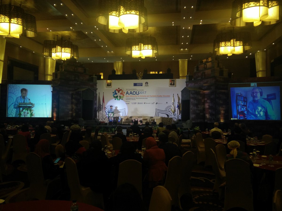 aaou2017's tweet photo. Prof. Daryono introduce the Keynote 3 session speaker #aaou2017 https://t.co/iBIhO23IFt