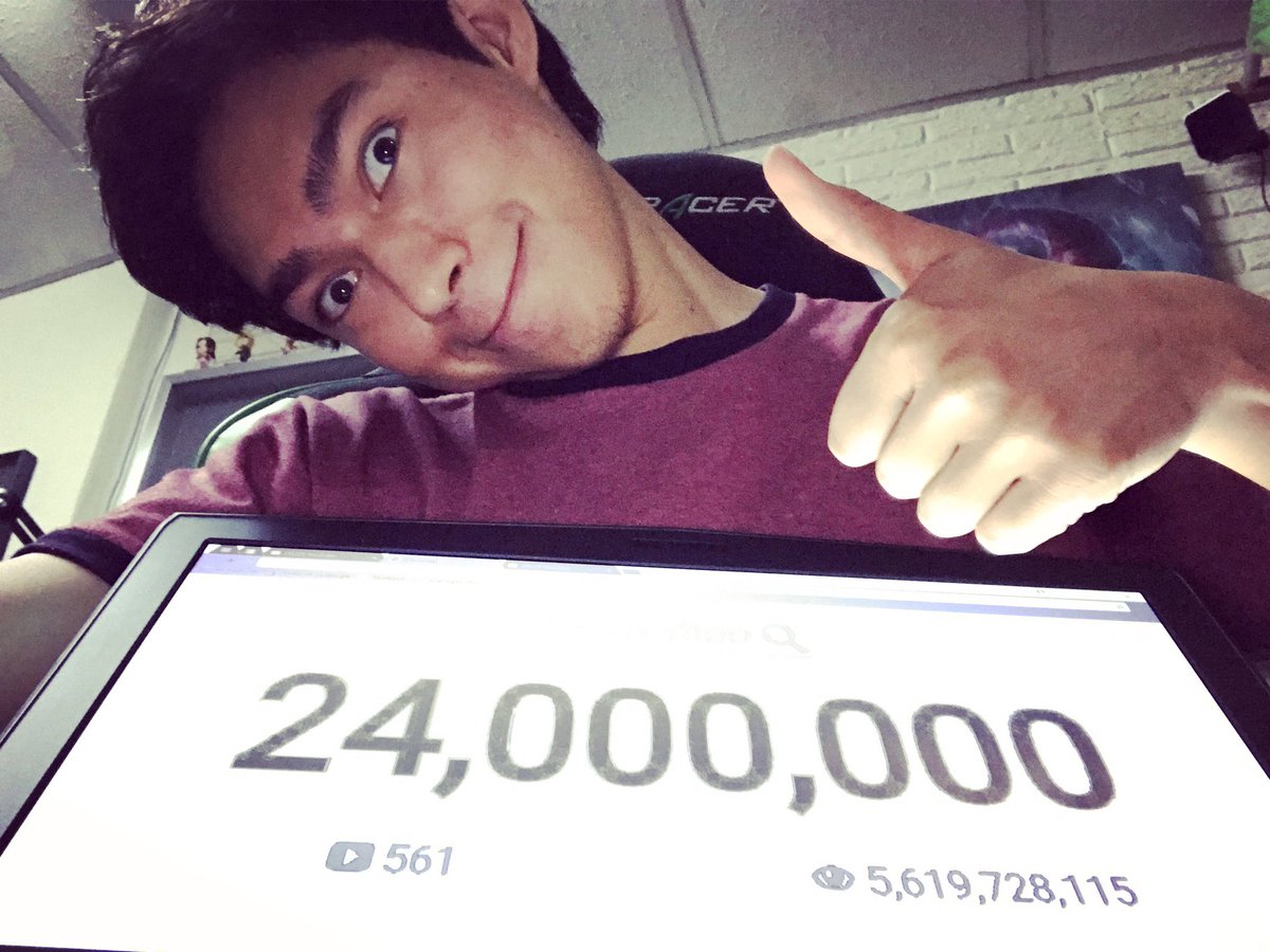 24 años y 24 millones de SUSCRIPTORES en youtube....SIMPLEMENTE GRACIAS🎈🤡🎈