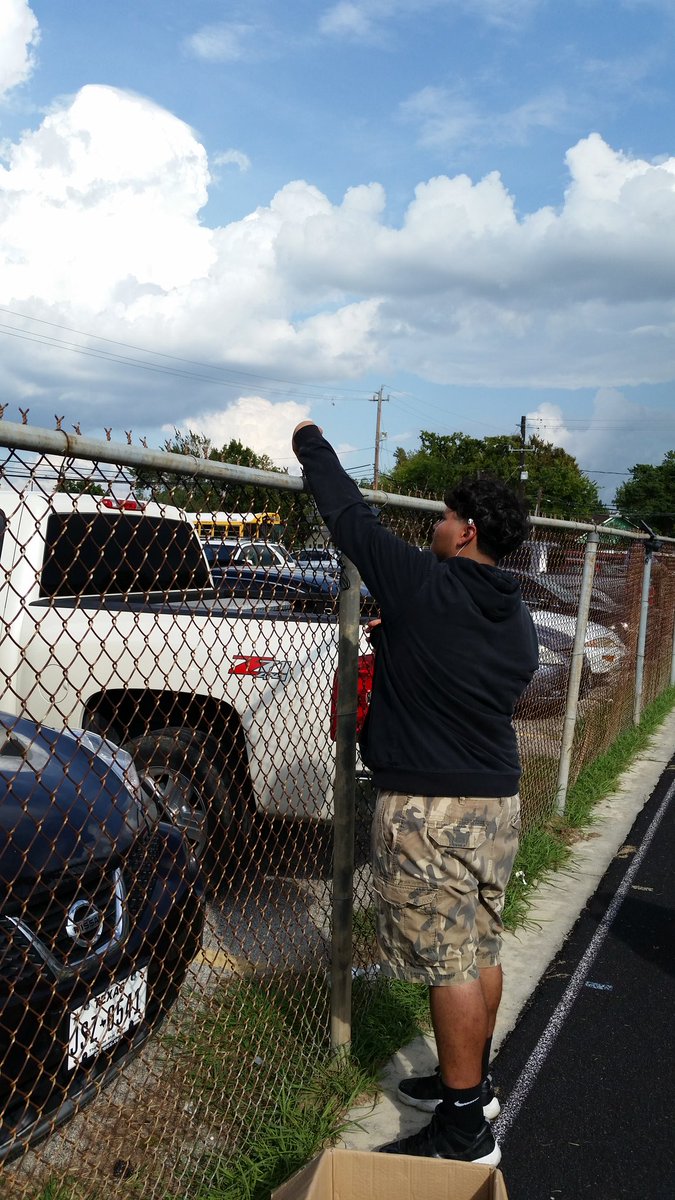 frodriguezart's tweet photo. Who got new #solarlights? You did @AustinMustangs !! Set up by new East End Gardens Club formerly #LEADcouncil.
#TheSagaContinues
#HISD https://t.co/dqqzH7sU6I