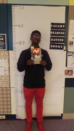 evanstonpl's tweet photo. This young #Evanston man caught reading a banned book. Alright! Celebrate the right 2 read whatever u please. #rebelreaders #libraryregular https://t.co/We3Qw9TRLs