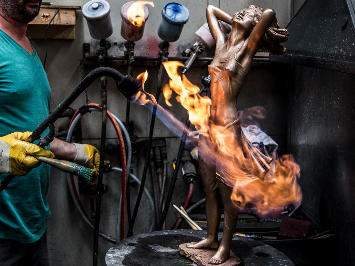 Strassacker1919's tweet image. Bronzeskulptur in der Entstehung: Der Patinaprozess...👨‍🏭🔥 bit.ly/2v9SI50 #strassacker #bronze #art #artwork #handwerk #handmade