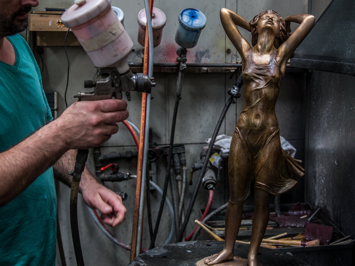 Strassacker1919's tweet image. Bronzeskulptur in der Entstehung: Der Patinaprozess...👨‍🏭🔥 bit.ly/2v9SI50 #strassacker #bronze #art #artwork #handwerk #handmade