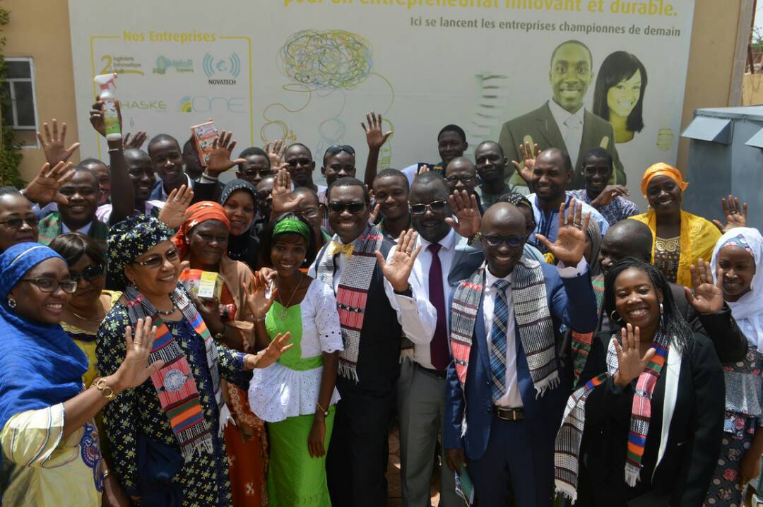 Hi5 with <a href="/akin_adesina/">Dr. Akinwumi A. Adesina, CON, CGH</a> <a href="/allahoury/">Almoktar allahoury</a> <a href="/NadiaHandou/">Nadia Handou</a> <a href="/Cipmen/">Incubateur CIPMEN</a> @kadvard <a href="/salimdade/">Salim Dade</a>  <a href="/halimahima/">Halimatou Hima</a> @Impulseur227 <a href="/INNAKARANTA/">Inna KARANTA</a>