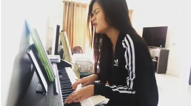 MARISZamboanga's tweet photo. hi @MissMarisRacal , more #GuitaRis and #PiaRis song cover 🙏🙏 nakakamisssss 😂❤️❤️ https://t.co/sUbE5w3azm