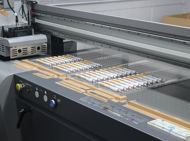 HandtopPrinter's tweet image. &quot;We can print 20,000 units of ball-pen per day&quot; Says Mr Yukusu Inoue from Inoue Art in #Japan
bit.ly/2fVsDwW