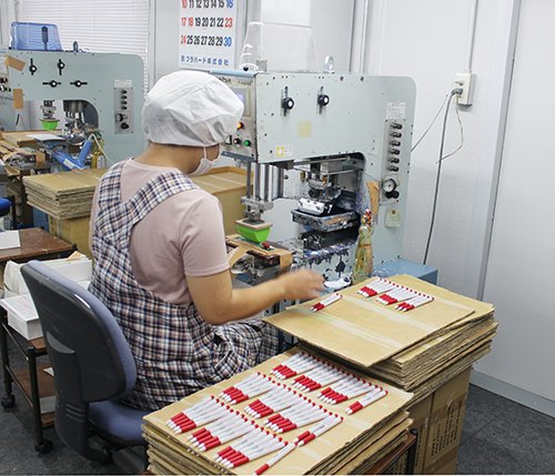 HandtopPrinter's tweet image. &quot;We can print 20,000 units of ball-pen per day&quot; Says Mr Yukusu Inoue from Inoue Art in #Japan
bit.ly/2fVsDwW