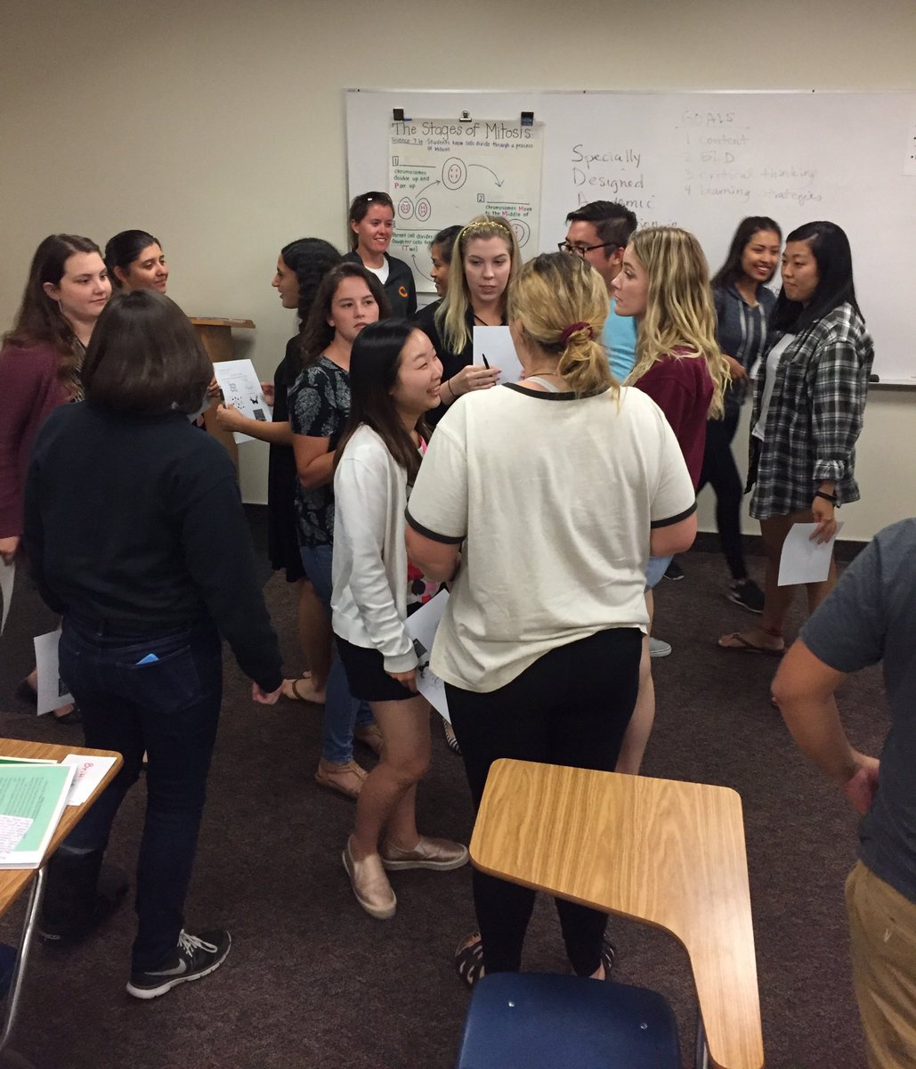 linguameister1's tweet photo. Future teachers learning the Inside-Outside strategy from classmates in Methods class tonight #BiolaSOE https://t.co/V0yEwSwKzE