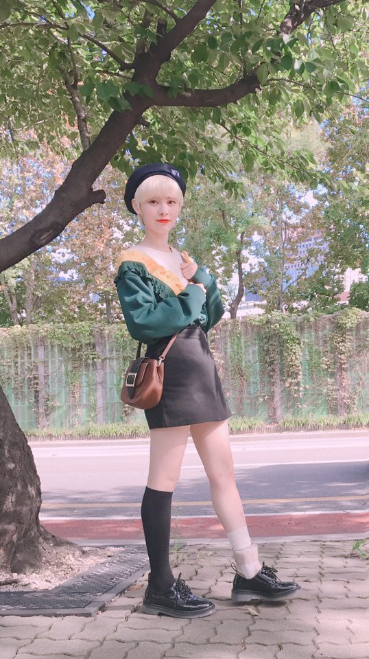 Uh-oh! #DIA's #Yebin sprained her ankle while filming for #TheUnit. We hope she recovers quickly! #kpop