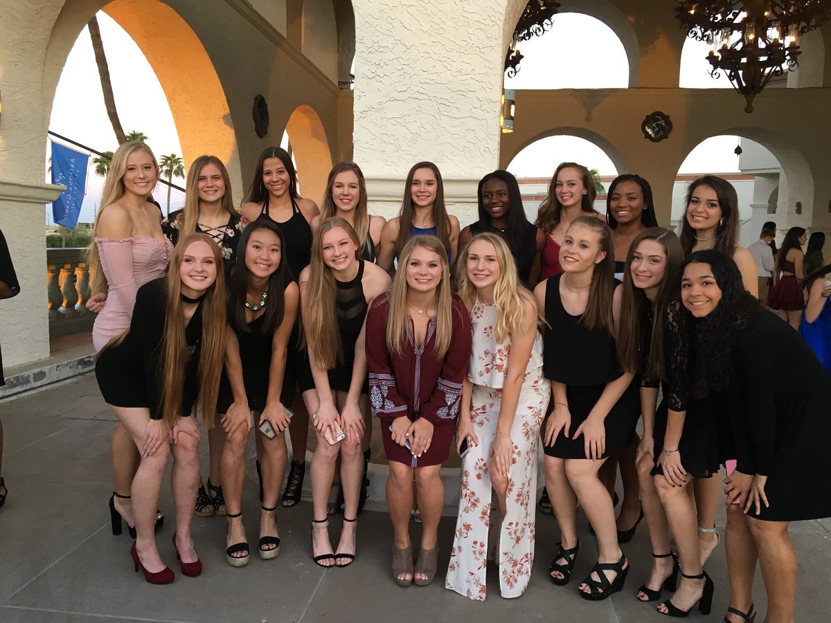 last nike banquet w/ my girls✔️❤️