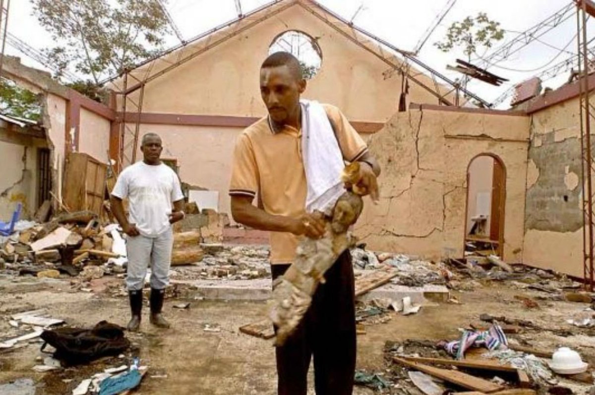 Pacifistacol's tweet image. "En Bojayá estamos esperando disculpas públicas y verdad. Vinieron las Farc, faltan el Estado y los paramilitares" buff.ly/2k88yZb
