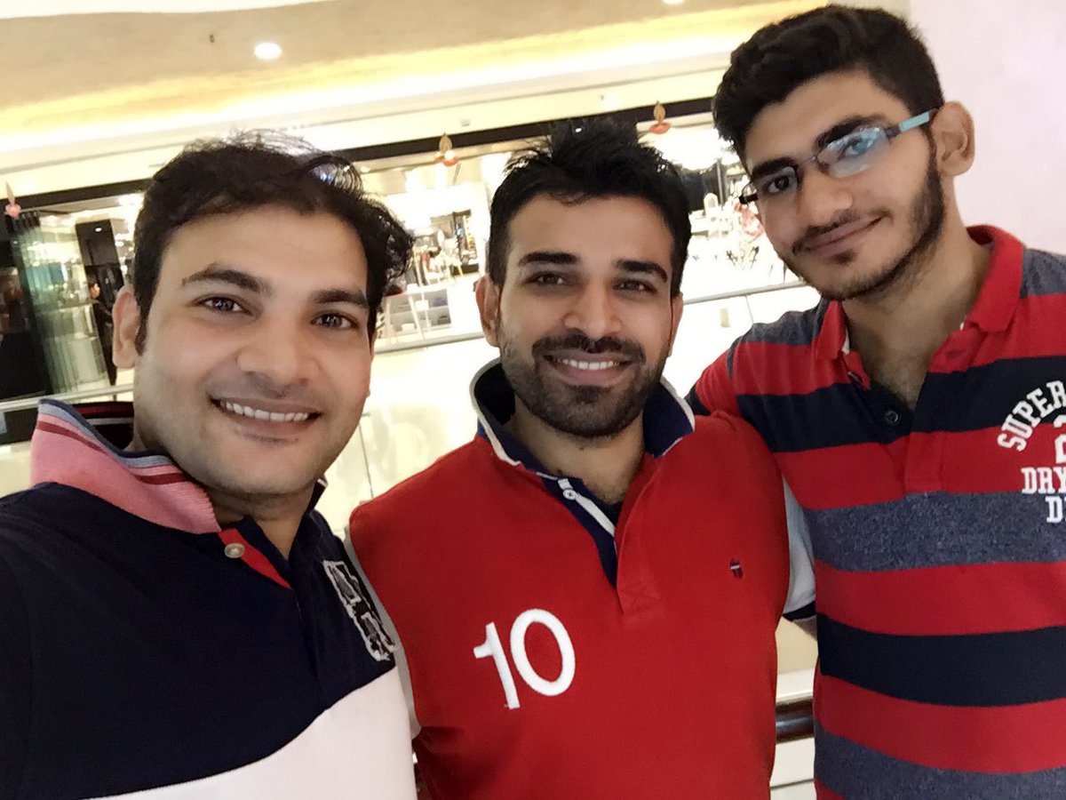 vairagi_ji's tweet photo. #throwback #movieouting https://t.co/0OsalaazZz
