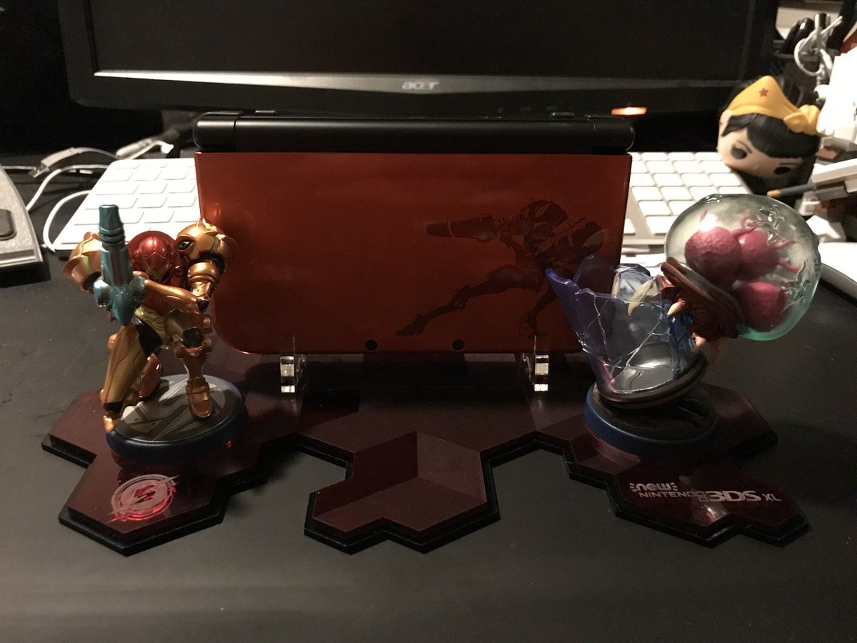 CommunityOpsSM's tweet image. OMG my stand from #rosecoloredgaming just makes this #metroid set even better I highly recommend there stuff.