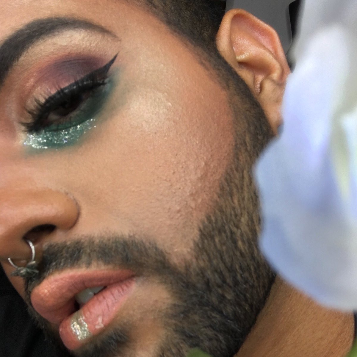 NotReallyMedina's tweet photo. I need a squad of makeup artists of color so we can stan for each other while fighting injustices ✊🏽
Help me find them 😩😩
Retweet this! 👀👌🏽 https://t.co/0WvA3z7QNQ