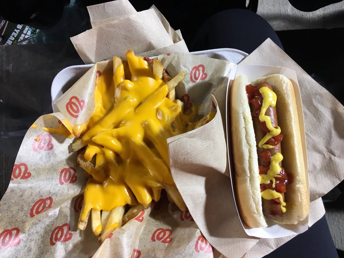 Nothing better than a hot dog at a baseball game 😋🌭🍟⚾️