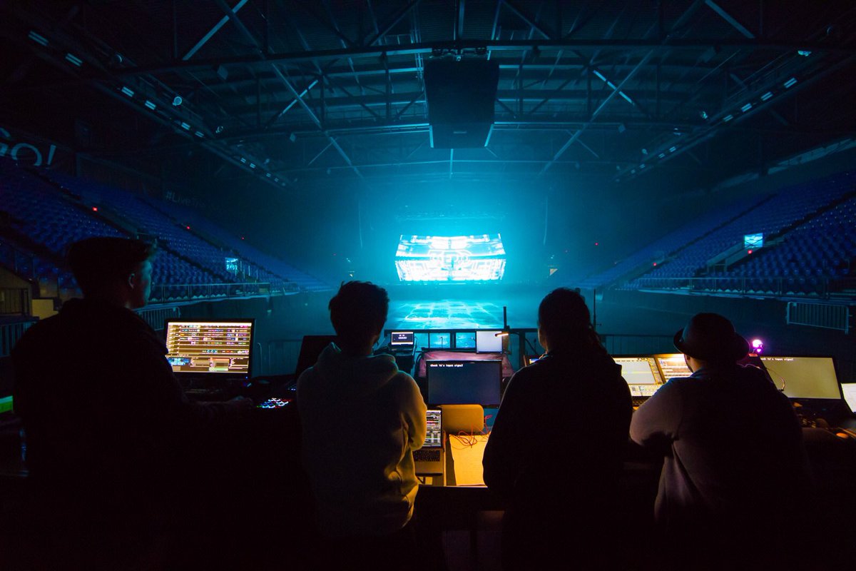Getting show-ready for the #EchoTour start TOMORROW in Vancouver. :)
(📸: <a href="/CYKmedia/">CYK Media</a>)