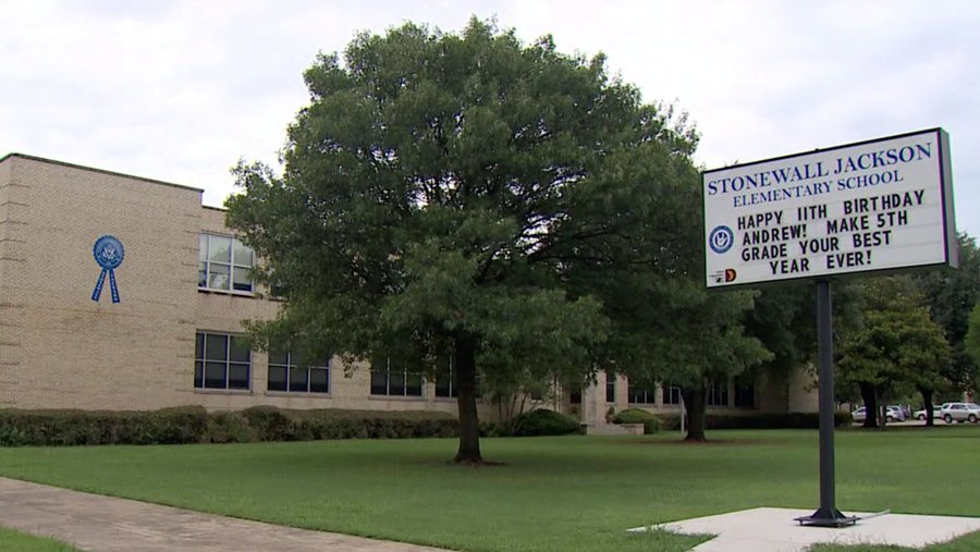 WFAADaybreak's tweet image. Dallas ISD votes 9-0 to rename Confederate school names on.wfaa.com/2xBtFbJ