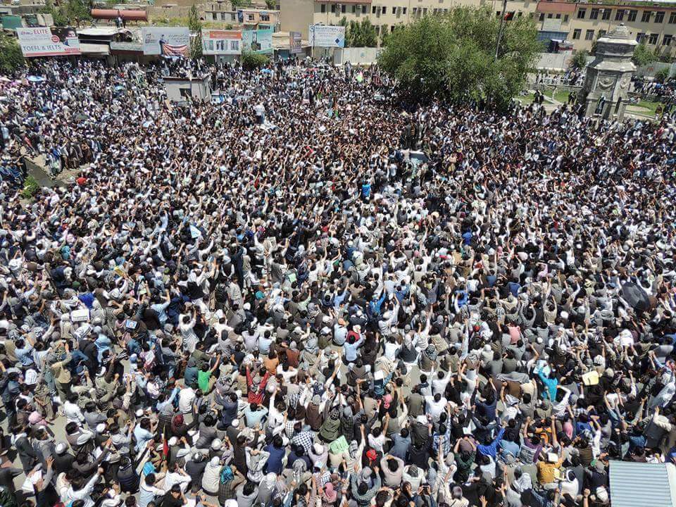 Mahdiaminim's tweet photo. جنبش روشنای یعنی مبارزه ،نفی تبعیض ،عدالت برای همه وتبعیض برای هیچکس! https://t.co/hbzDPABztV