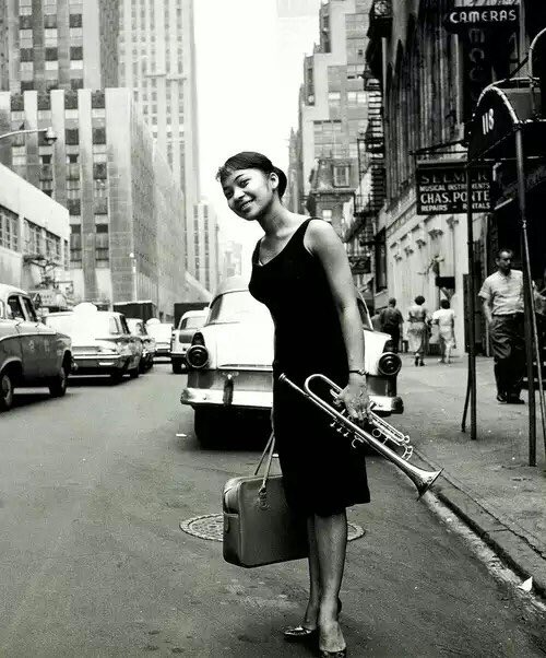 @kberry6155 The famous pic of Byrd's wife, Lorraine Glover, is often confused for Valaida Snow or Billie Holiday