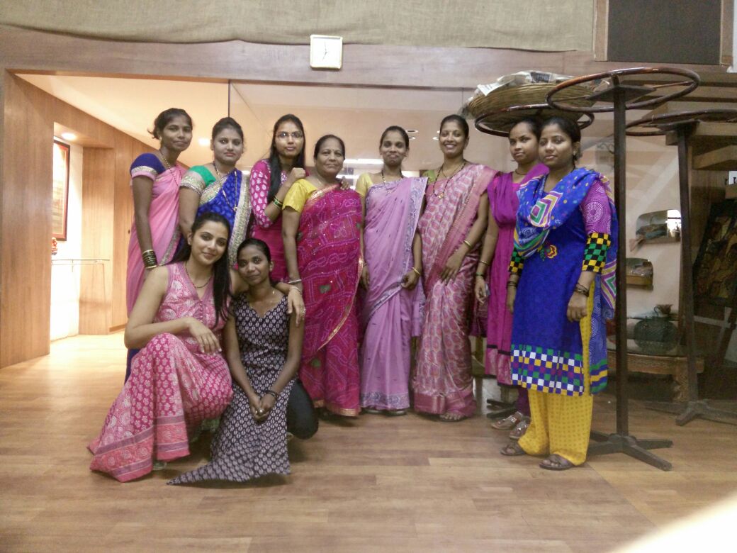 AdivPureNature's tweet photo. Pretty ladies of the  Adiv dyeing family during Navratri Puja at the the studio. #templeblessing #Navratri2017 #positivevibes #naturaldyes. https://t.co/akrIBTpJNy
