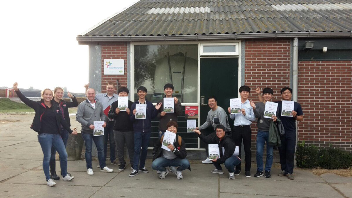 Gister trainingmiddag@lelyholding met  een groep Koreanen blijft leuk zo'n andere kijk op koeien#ikzeggeslaagd