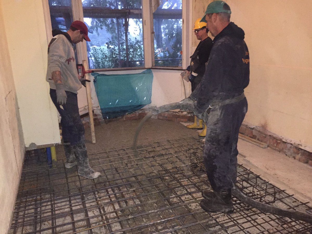 en weer 4 vloertjes storten #renovatie #vloerherstel <a href="/heembouw/">Heembouw</a> <a href="/P_vantwout/">P. van 't Wout</a> vantWout #Zaandam