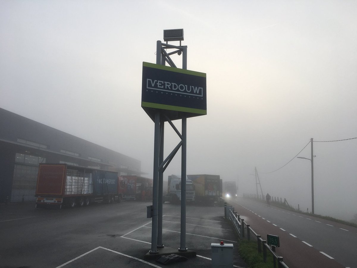 MTransferro's tweet image. De mist trekt moeizaam op in #Gouderak. Vanochtend op bezoek bij @VerdouwBouw #morgenbrengenvandaagbestellen