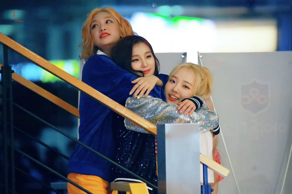 nnasterpiece's tweet photo. 170928 MCD
#엘리스 #ELRIS #벨라 #소희 #혜성
https://t.co/JhapoDthYt
https://t.co/VoF3FKgejM https://t.co/pUmti7RAAp